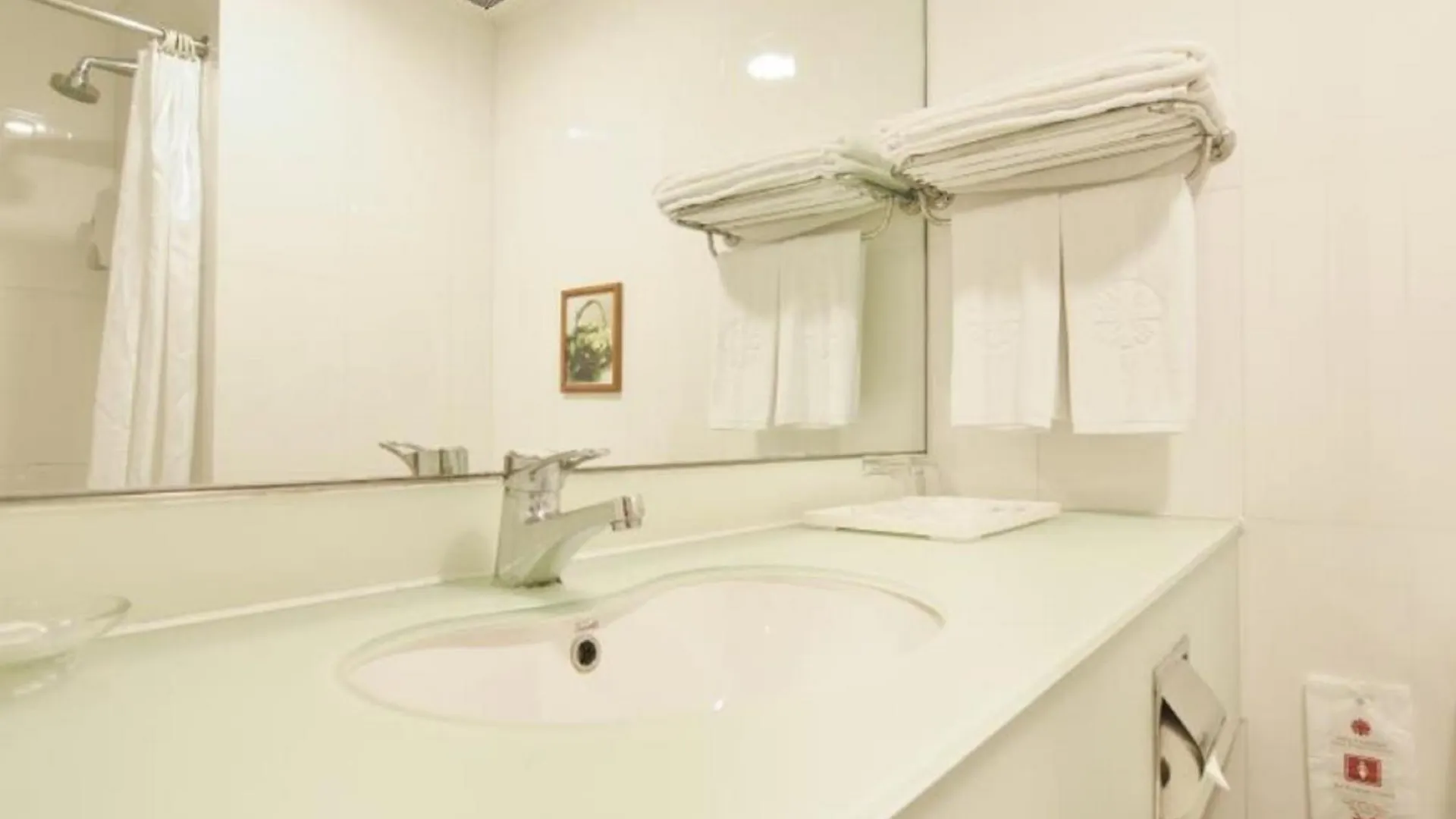 Hotel Caritas Oswald Cheung International House Hongkong 3*,